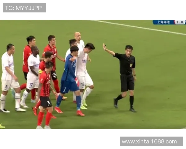 中超激战莱比锡与曼联战成平局帽子戏法引发争议判罚全场沸腾 中超激战莱比锡与曼联战成平局帽子戏法引发争议判罚全场沸腾