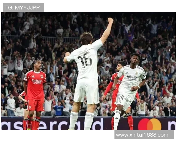 欧冠激战：里昂狂胜那不勒斯六球大捷乌龙球引发争议判罚风波