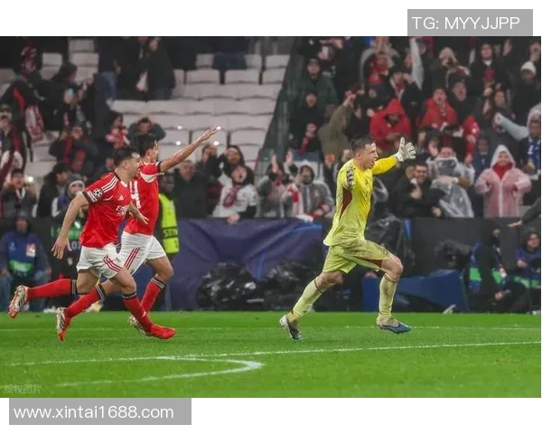 英超精彩对决本菲卡与巴萨战成平局神奇扑救成为全场焦点